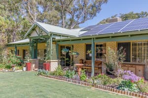 thumbnail: Front of property