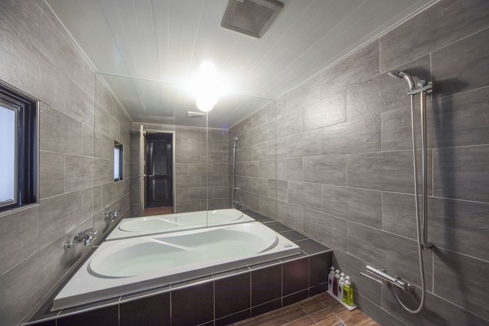 Jetted tub