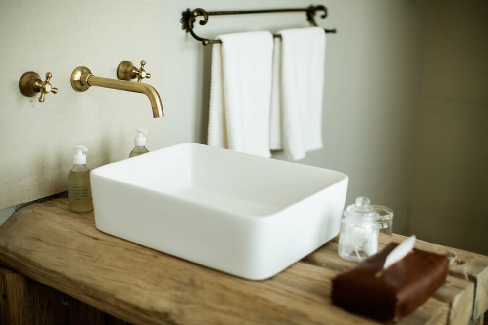 Bathroom sink