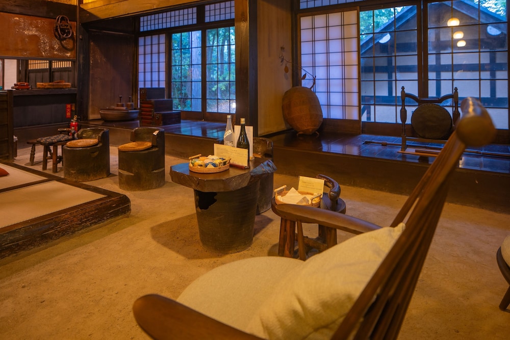 Lobby lounge