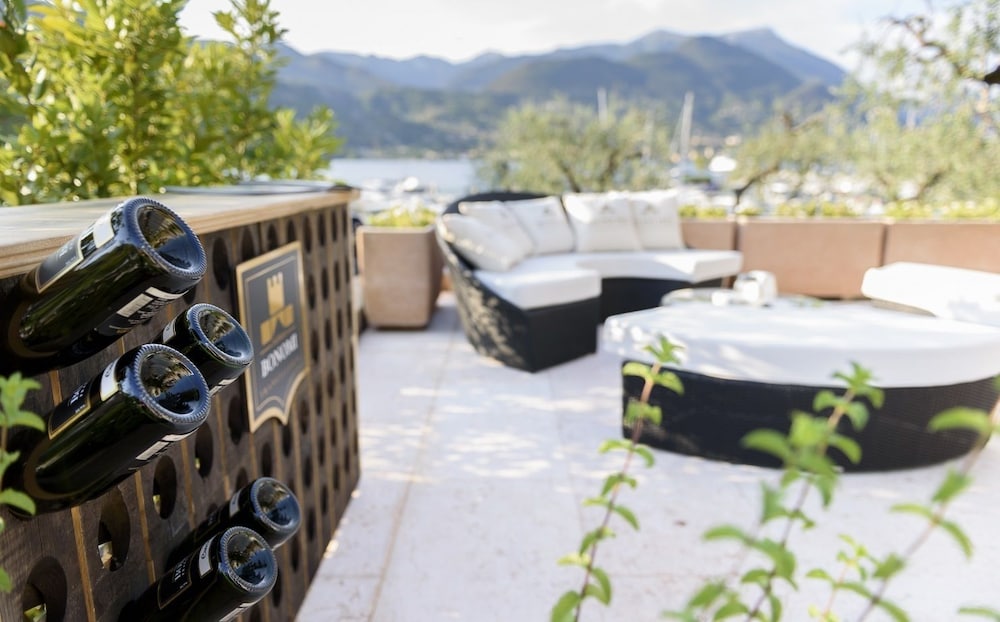 Poolside bar