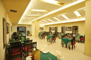 thumbnail: Family dining