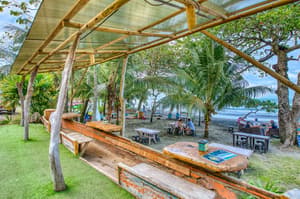 thumbnail: Outdoor dining