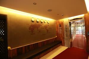 thumbnail: Lobby sitting area