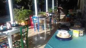 thumbnail: Outdoor dining