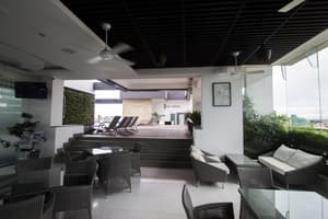 thumbnail: Family dining