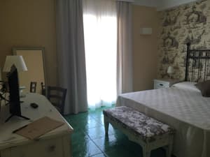 thumbnail: Room amenity
