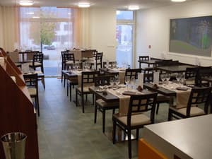 thumbnail: Restaurant