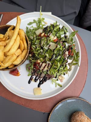 thumbnail: Restaurant