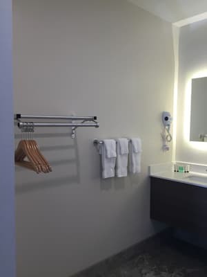 thumbnail: Bathroom amenities