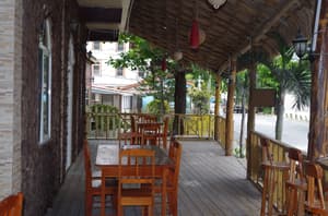 thumbnail: Family dining