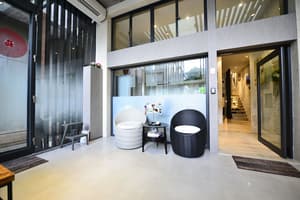 thumbnail: Lobby sitting area