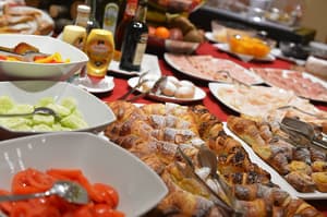 thumbnail: Breakfast area
