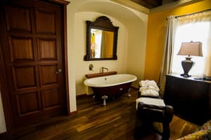 thumbnail: Deep soaking bathtub