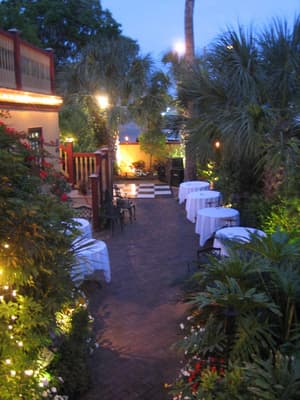 thumbnail: Outdoor dining
