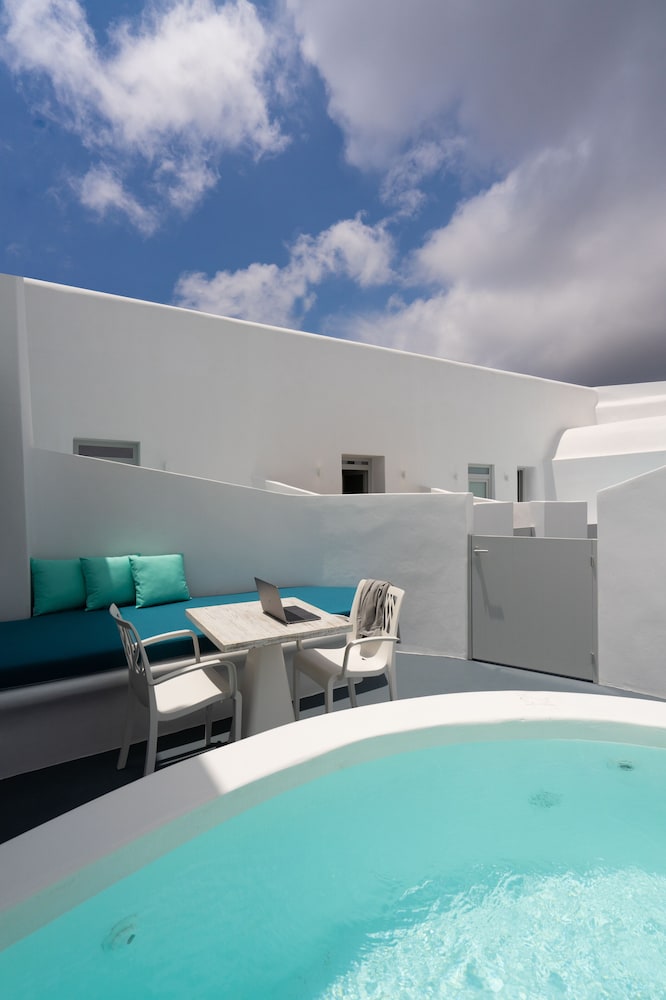 Private spa tub