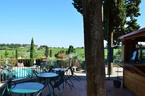 thumbnail: Outdoor dining