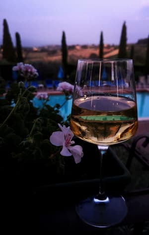 thumbnail: Poolside bar