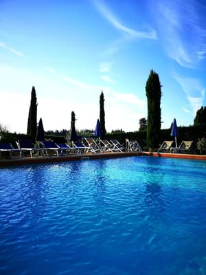 thumbnail: Poolside bar