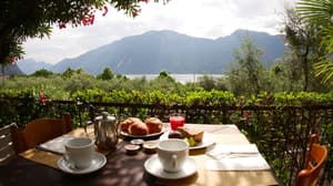 thumbnail: Outdoor dining