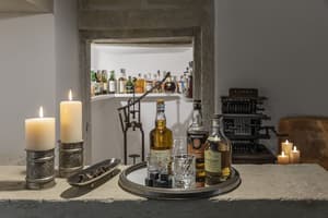 thumbnail: Bar (on property)