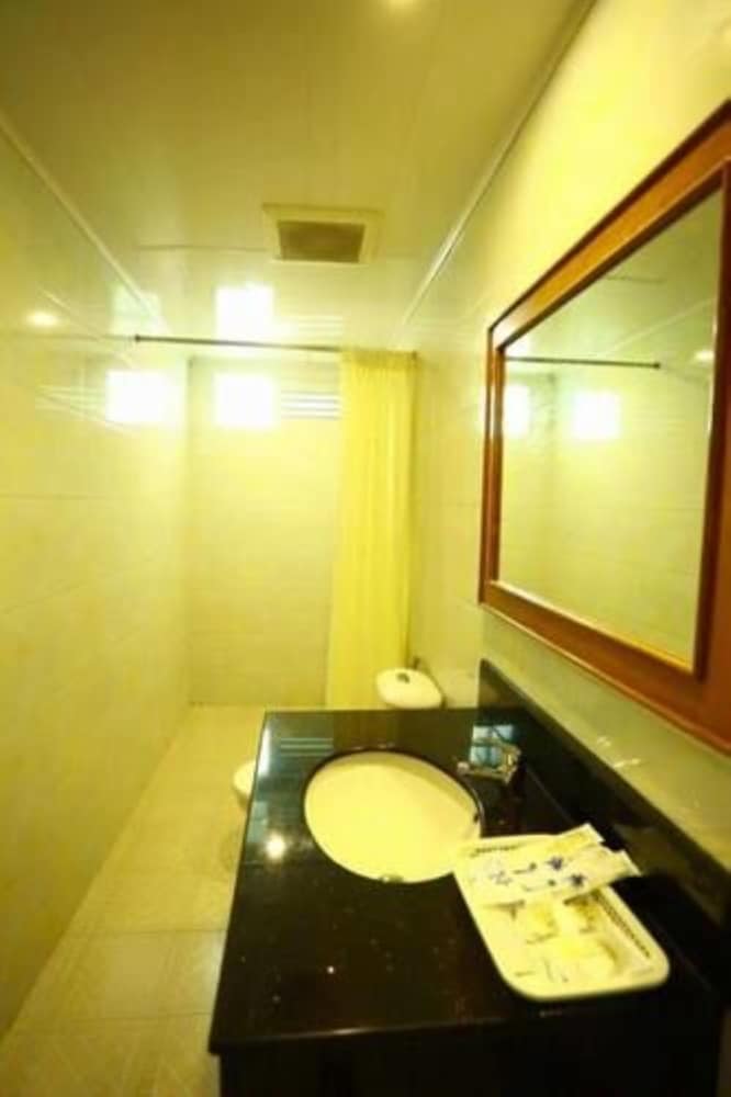 Bathroom sink