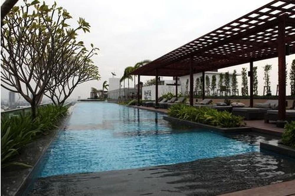 Rooftop pool