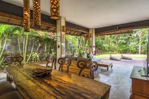 thumbnail: Outdoor dining