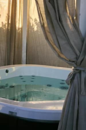thumbnail: Jetted tub