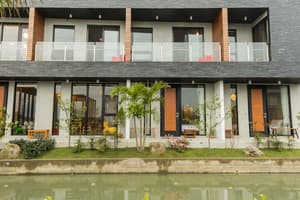 thumbnail: Front of property