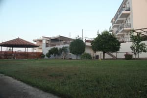 thumbnail: Exterior