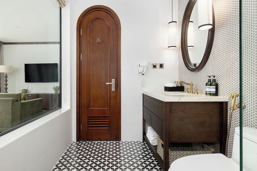Bathroom sink