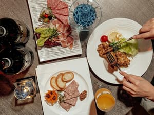thumbnail: Bar (on property)