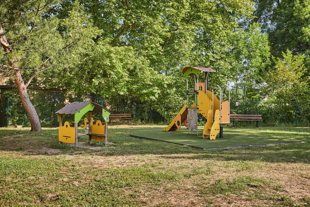 Children's play area - outdoor