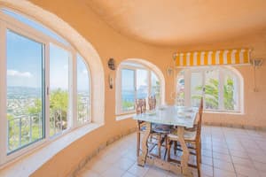 thumbnail: In-room dining