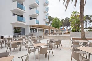thumbnail: Outdoor dining