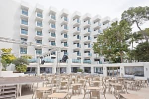 thumbnail: Outdoor dining