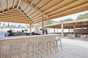 thumbnail: Bar (on property)