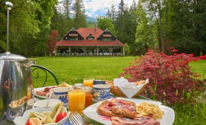 thumbnail: Outdoor dining