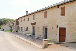 thumbnail: Front of property