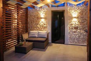 thumbnail: Exterior