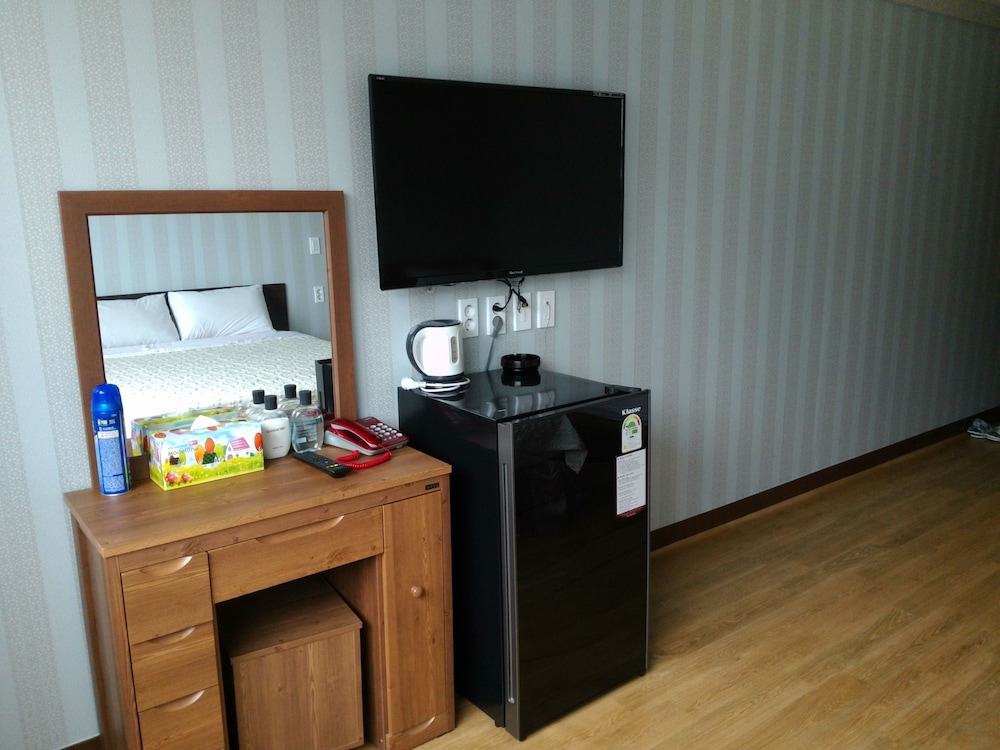 Mini-refrigerator