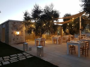 thumbnail: Outdoor dining
