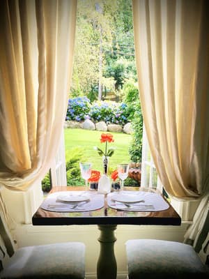 thumbnail: Dining