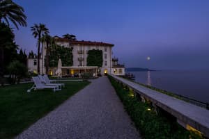 thumbnail: Bar (on property)