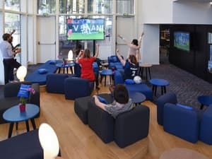 thumbnail: Bar (on property)