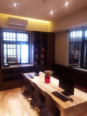 thumbnail: Business center