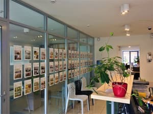 thumbnail: Lobby sitting area
