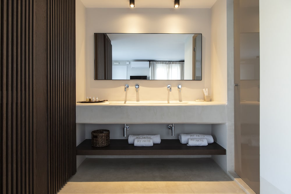 Bathroom sink