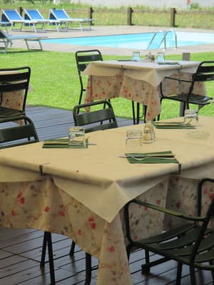 thumbnail: Outdoor dining